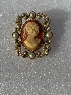 Gold Tone Cameo Brooch with Faux Pearl Accents
